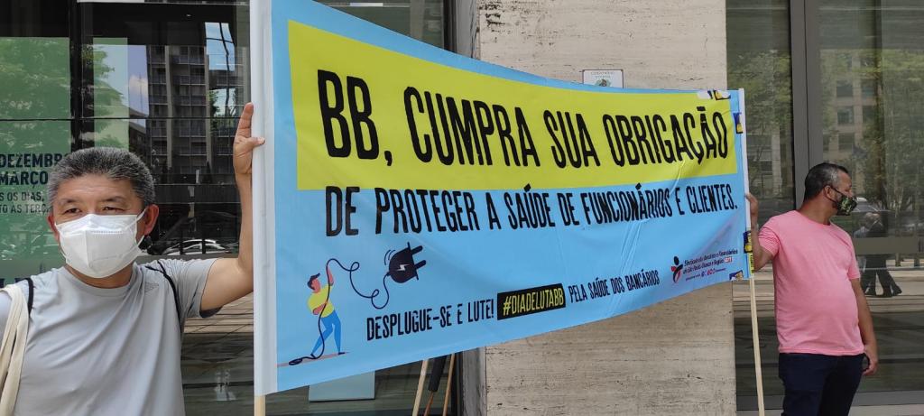 Bancários do Banco do Brasil protestam pela implementação do home office e por protocolos de segurança sanitária contra covid-19

