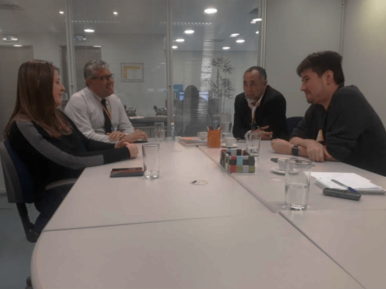 Dirigentes sindicais João Fukunaga e Ernesto Izumi cobram esclarecimentos sobre a nova reestruturação no BB Foto: Seeb-SP