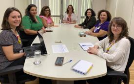 Imagem mostra reunião entre dirigentes do movimento sindical bancário e integrantes do Ministério das Mulheres paa debater políticas para as mulheres