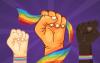 Imagem em desenho composta de três punhos erguidos, sendo que um deles segura uma fita com as cores da bandeira LGBTQIAPN+