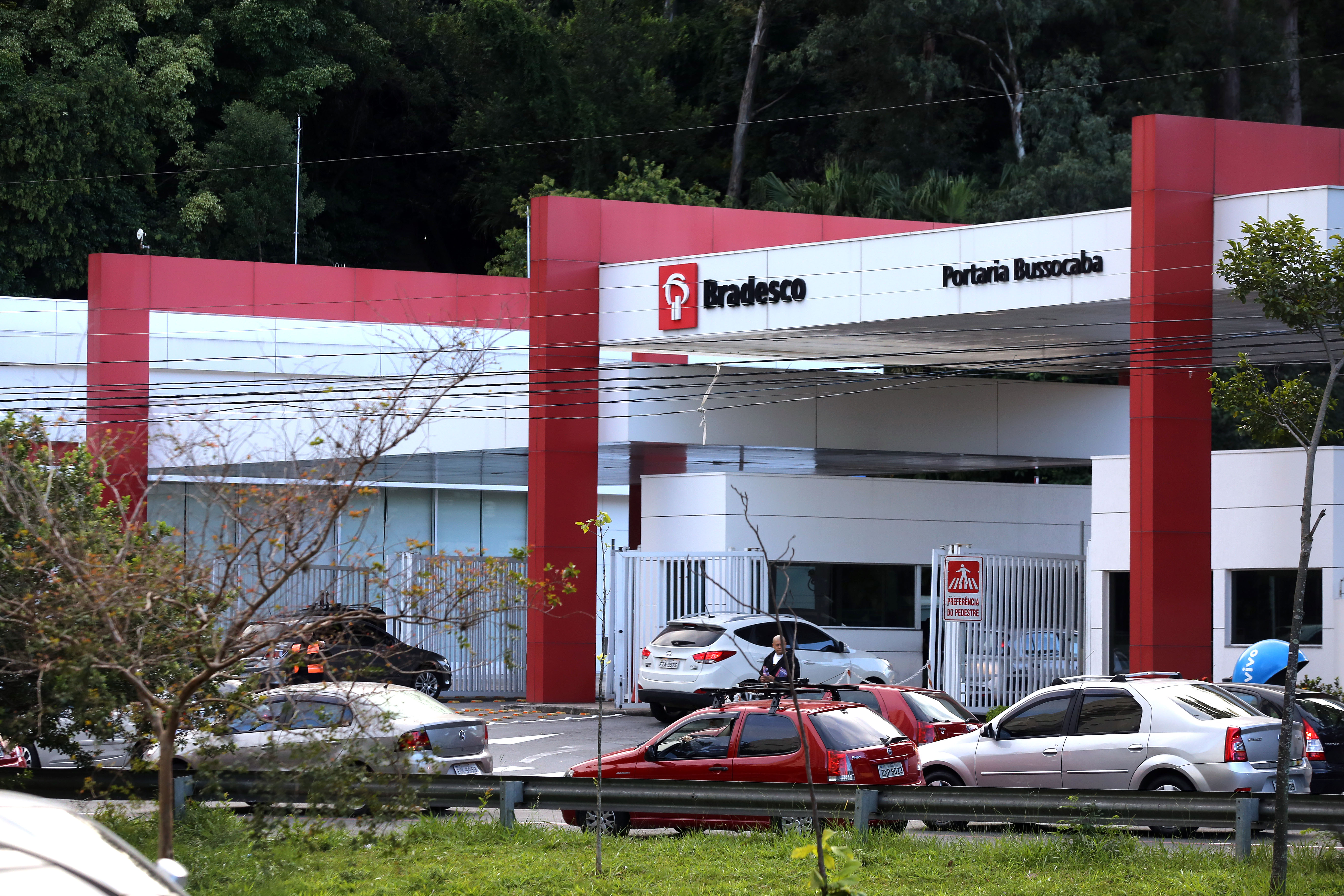 Lucro Do Bradesco Cresce 30 No Ano Sindicato Dos Bancarios