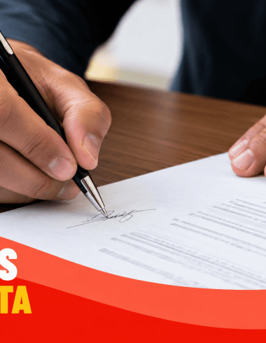 Imagem de uma pessoa assinando um documento