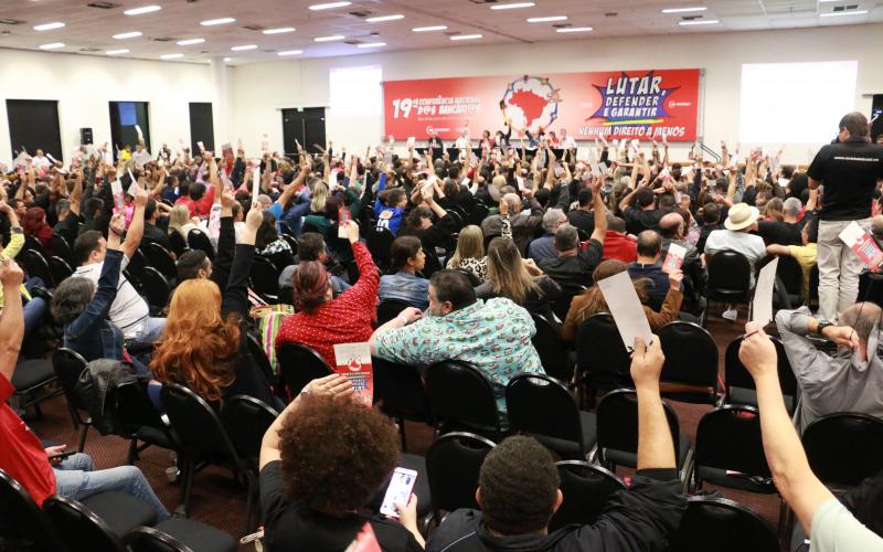 Aprovação do plano de lutas fechou a conferência dos bancários Foto: Anju