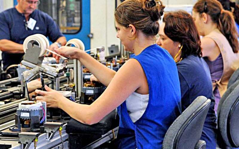 Pesquisa do IBGE comprova que mulheres enfrentam desigualdades no mercado de trabalho em relação aos homens Arquivo/Agência Brasil