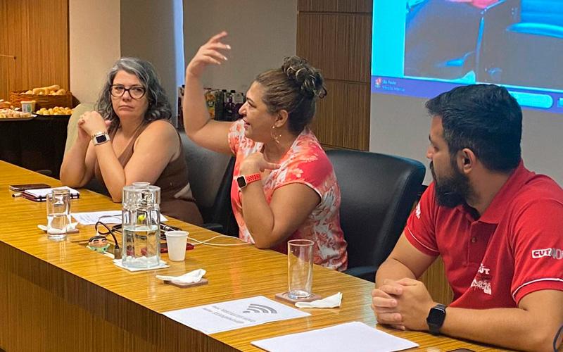 Ana Beatriz Garbelini, Neiva Ribeiro e Antonio Netto durante encontro com delegados sindicais Ana Beatriz Garbelini, Neiva Ribeiro e Antonio Netto durante encontro com delegados sindicais
