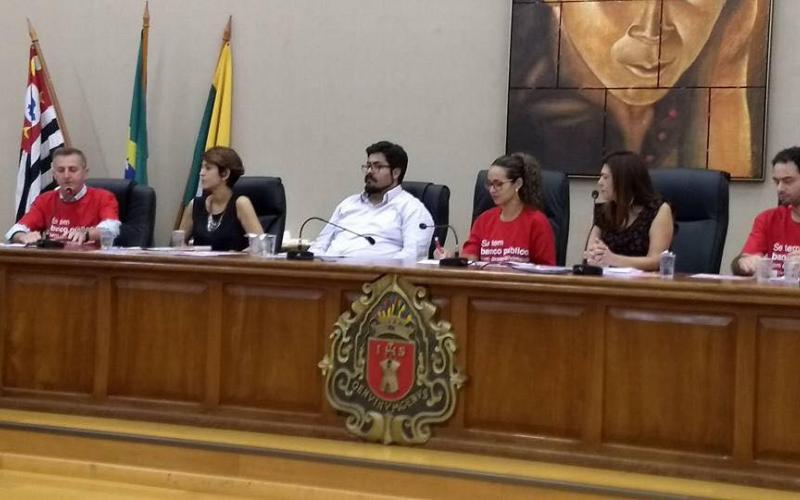 Audiência pública em Embu das Artes abriu série de eventos que serão realizados em casas legislativas, para falar aos cidadãos sobre a importância da defesa dos bancos públicos Foto: Seeb-SP