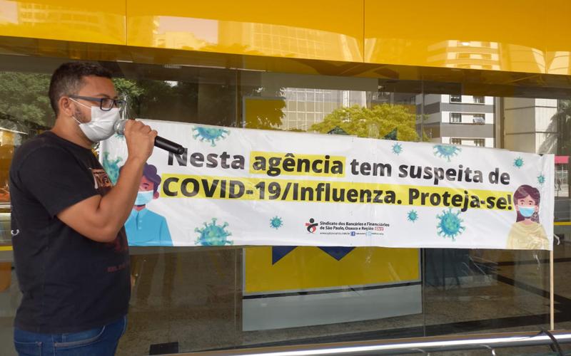 Foto: Seeb/SP Protesto do Sindicato contra mudança unilateral do protocolo Covid-19 pelo Banco do Brasil