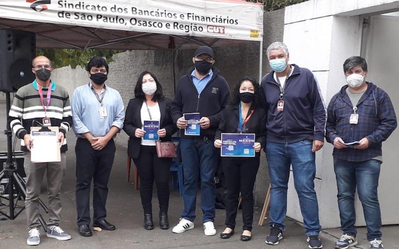 Foto: Seeb/SP Dirigentes do Sindicato na Cidade de Deus, matriz do Bradesco em Osasco