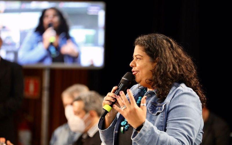 Foto: Dino Santos Ivone Silva, presidenta do Sindicato dos Bancários e uma das coordenadoras do Comando Nacional dos Bancários, durante a abertura da 24ª Conferência Nacional dos Bancários