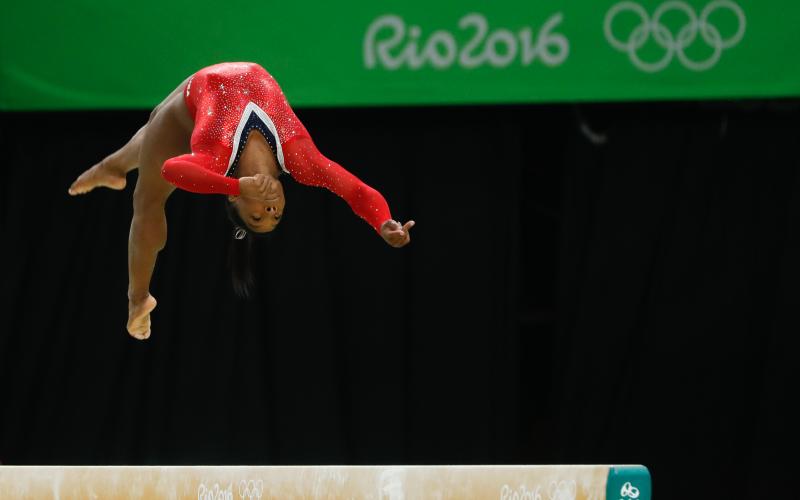 Foto: Fernando Frazão/Agência Brasil Simone Biles durante sua apresentação na Olimpíada de 2016. Na edição de 2020, a atleta abriu mão das provas em que era favorita para cuidar da saúde mental