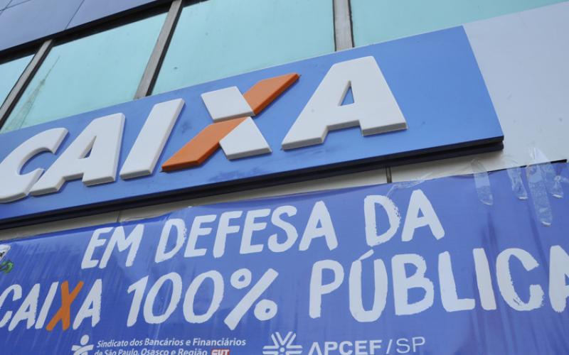Protesto do Sindicato pela manutenção da Caixa 100% pública Foto: Mauricio Morais