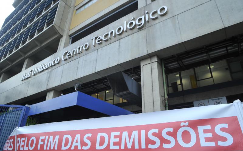Protesto do Sindicato contra demissões no Centro Tecnológico realizado em maio de 2016 Foto: Maurício Morais