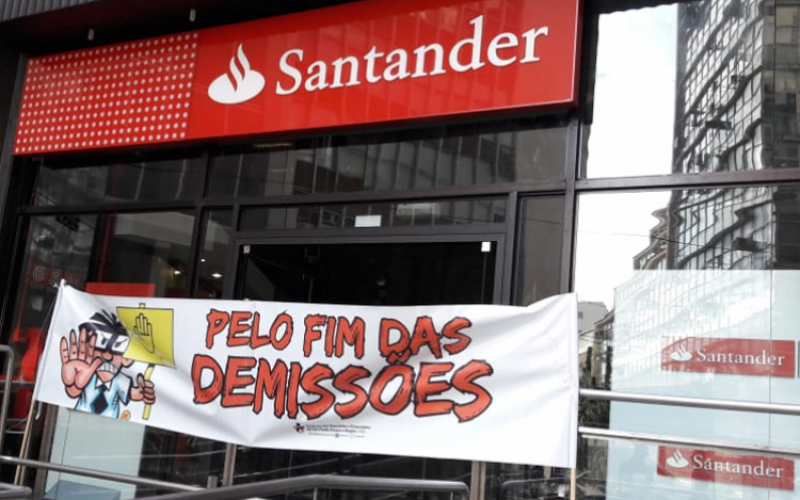 Santander fatura alto às custas do fechamento recente de postos de trabalho e da saúde dos trabalhadores Foto: Seeb-SP