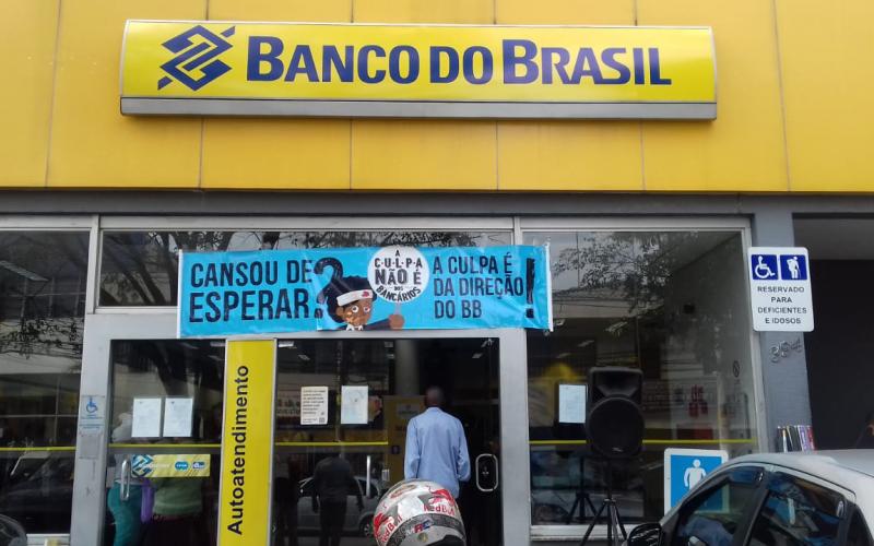 SindicarioNET - Bancários protestam contra reestruturação do Banco do Brasil