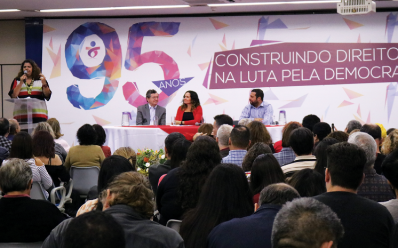 Ivone Silva, presidenta do Sindicato, diz que papel da entidade sempre será defender a democracia Foto: Seeb-SP