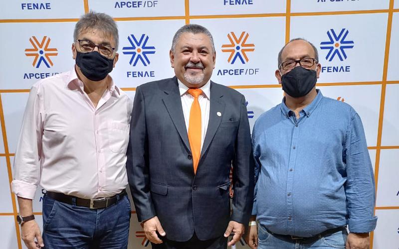 Reprodução Os conselheiros da Funcef, Valter San Martin e Nilson de Moura Junior prestigiam a posse do diretor-presidente da Apcef/DF, Herculano Bala (ao centro)