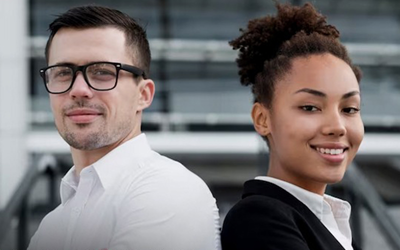 Imagem de um homem e uma mulher