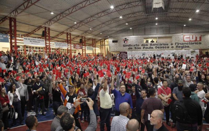 Empregados da Caixa deliberam a favor das propostas da Fenaban e específica do banco público Foto: Seeb-SP