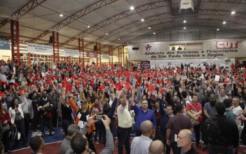 Empregados da Caixa deliberam a favor das propostas da Fenaban e específica do banco público Foto: Seeb-SP