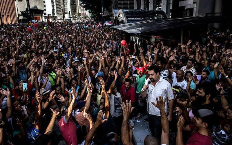 Assembleia do MTST na Avenida Paulista Foto: Mídia Ninja