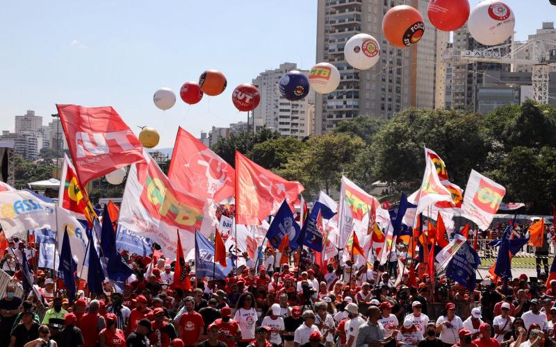 Foto: Seeb-SP No ato do 1º de Maio, trabalhadores gritam por “fora Bolsonaro”