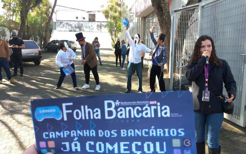 Sindicato lançou campanha no Largo 13, região comercial de Santo Amaro (foto: Seeb-SP) Sindicato lançou campanha no Largo 13, região comercial de Santo Amaro
