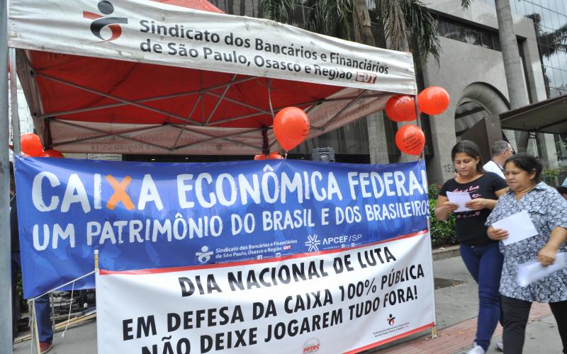 Ato do Sindicato em defesa da Caixa 100% pública Foto: Mauricio Morais