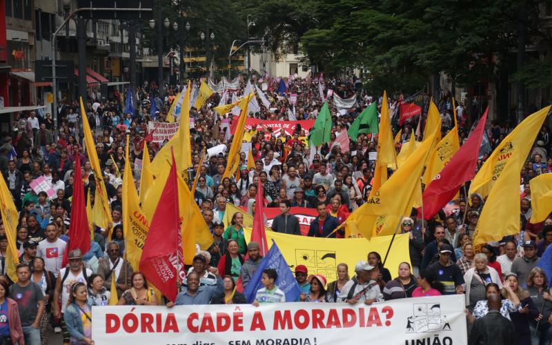 Participantes marcharam da Praça da República até a sede da Prefeitura Foto: Paulo Pinto / AGPT
