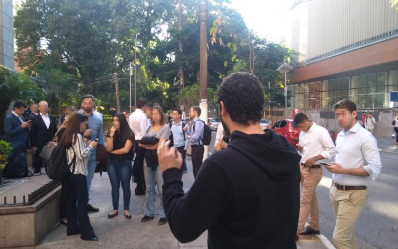Bancários cruzam os braços no Bradesco Prime, concentração do banco na Avenida Paulista Foto: Seeb-SP
