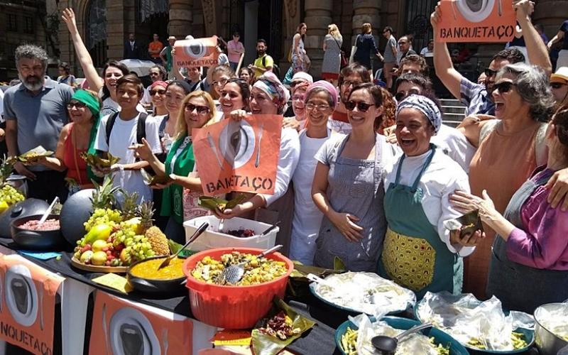 Chefs e militantes da segurança alimentar se uniram para produzir refeição e combater o desperdício de alimentos Foto: RBA