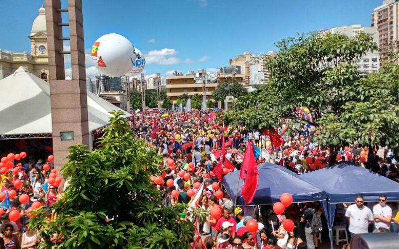 Mar de pessoas tomou conta de diversas cidades, como em Curitiba Foto: Brasil de Fato