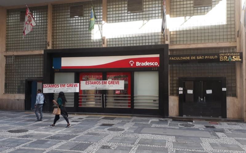 Agência do Bradesco fechada, na XV de Novembro, Centro de São Paulo Foto: Seeb-SP
