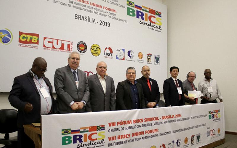 Dirigentes de centrais brasileiras com sindicalistas de países do Brics: busca de unidade e reconhecimento Foto: Reprodução