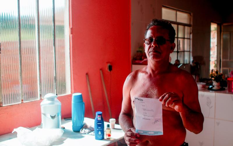 Diagnosticado por um médico geral, o quadro clínico de Ailton foi definido como 'lesões causadas por estresse'. 'Tenho que trocar o lençol da minha cama duas, três vezes por semana, de tanto que ele fica manchado de sangue', relata Foto: PEDRO STROPASOLAS/BRASIL DE FATO