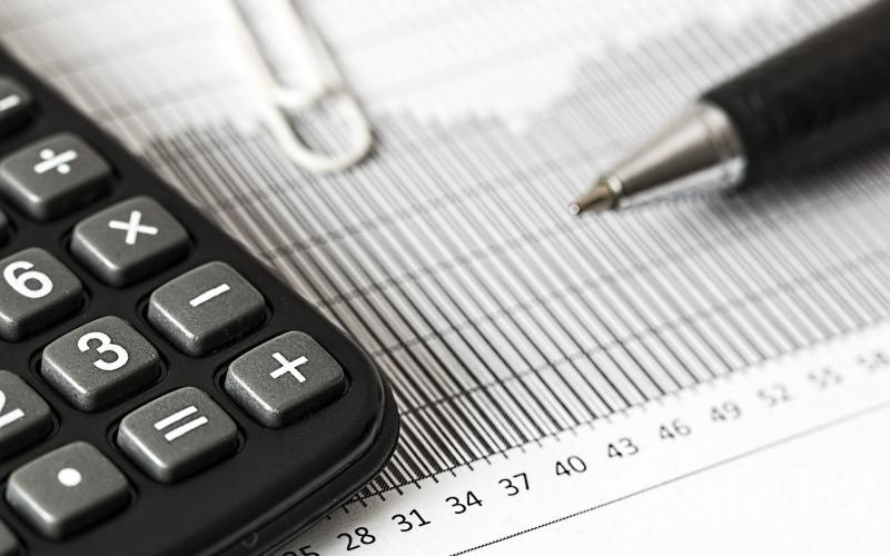Imagem: Pixabay/stevepb Imagem de uma calculadora