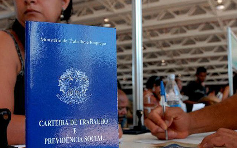 Ganz Lúcia explica que para aumentar renda, mulheres tem ocupado atividades precárias como empregos informais Foto: Arquivo EBC/Reprodução