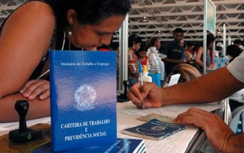 Com redução da carteira de trabalho e aumento da informalidade, contribuições para a Previdência também caem Foto: EBC