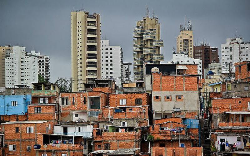 Estruturas econômica, educacional e tributária dificultam a ascensão social das classes mais baixas do país Foto: CC 2.0 Vilar Rodrigo