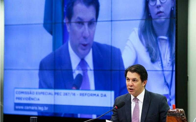 Arthur Maia faz leitura de seu relatório na comissão especial da Câmara que analisa a proposta da reforma da Previdência Social Foto: Marcelo Camargo / Agência Brasil