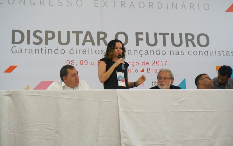 Presidenta Juvandia Moreira fala na mesa de abertura do Congresso Foto: Jailton Garcia / Contraf-CUT