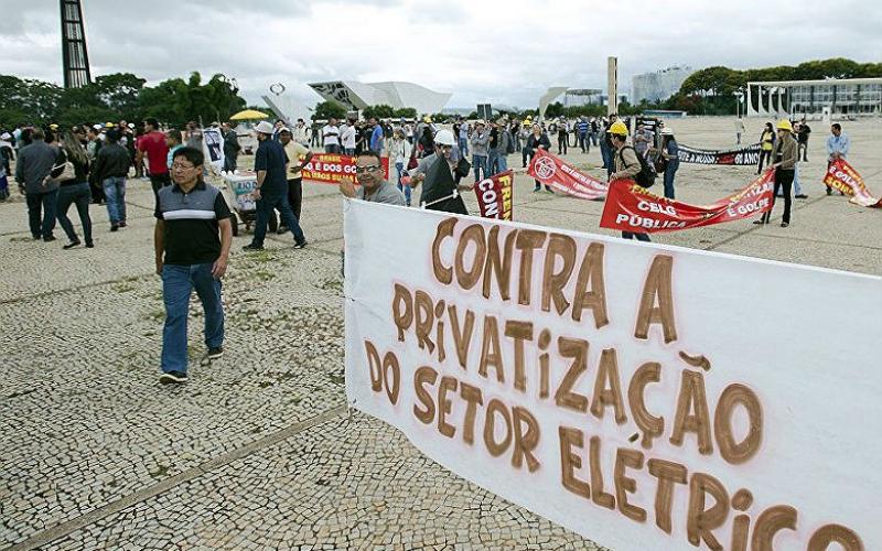 Paralisação pauta defesa da empresa pública, exige demissão do atual presidente e pede o pagamento da participação de lucros da Eletrobras Foto: Marcelo Camargo EBC/Reprodução