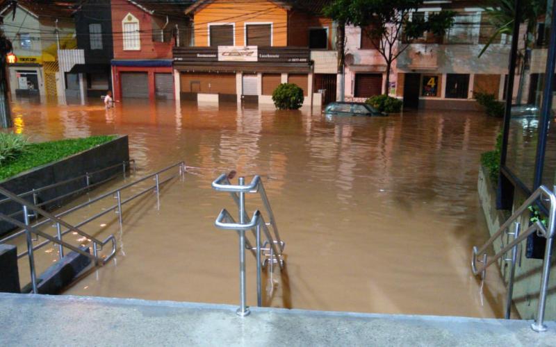 Entrada do CT do Itaú ficou interditada por conta dos alagamentos causados pela chuva Foto: Seeb-SP