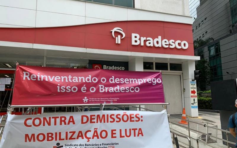 Agência do Bradesco na Avenida Faria Lima foi palco de protesto do Sindicato contra as demissões feitas pelo banco em plena pandemia Foto: Seeb-sp