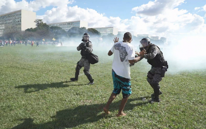 "Democracia em Vertigem", de Petra Costa, será exibido na terça-feira 22 na Regional Osasco do Sindicato Foto: Divulgação