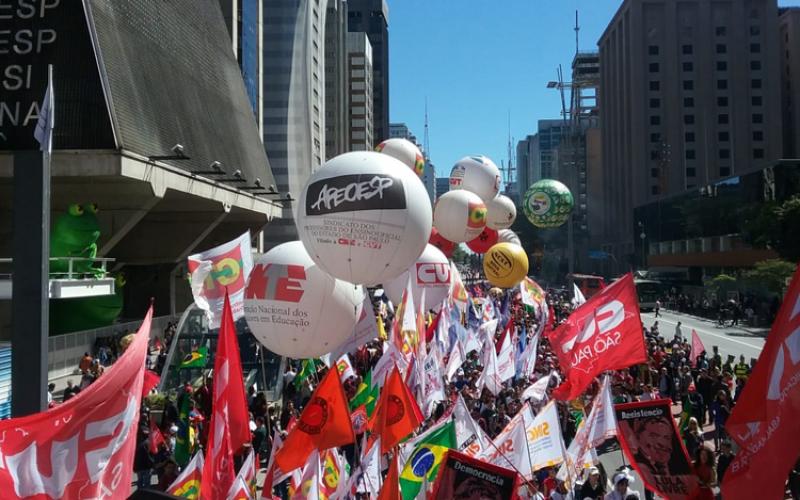 Manifestantes ocupam a Avenida Paulista em protesto contra politicas antitrabalhador adotadas pelo governo Temer e endossadas pelo baronato Foto: Seeb-SP
