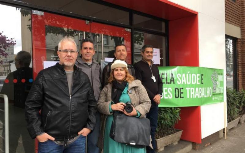Dirigentes estiveram em agência assaltada no dia seguinte à ação dos bandidos Foto: Seeb-SP