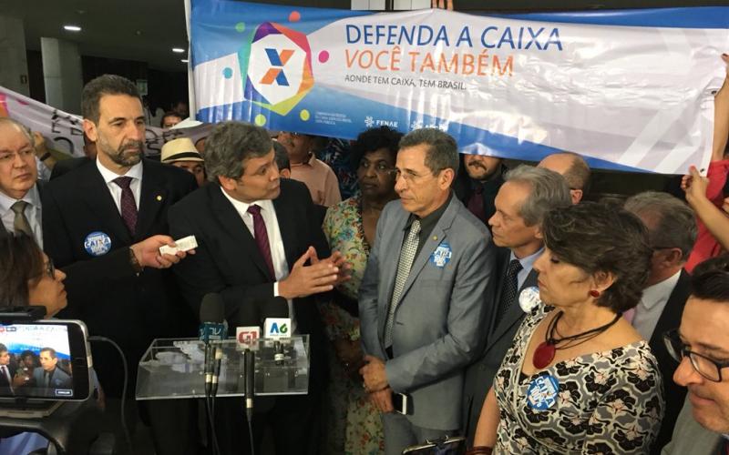 Ato da Frente Parlamentar Mista em Defesa dos Bancos Públicos, na terça 17, em Brasília Foto: Twitter