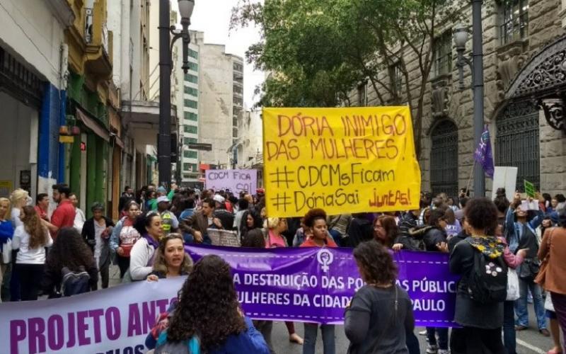 Durante o protesto no centro de São Paulo, ativistas acusaram Doria de ser 'inimigo das mulheres'