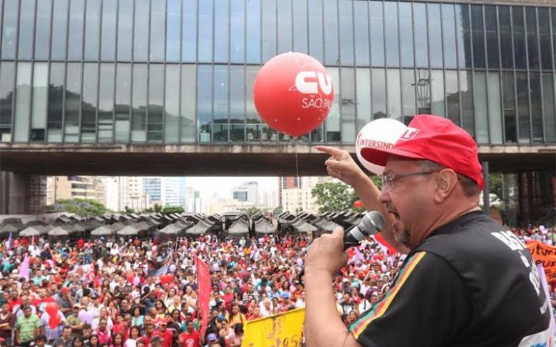 Douglas Izzo: 'Classe dominante, ao dar o golpe e a caneta de presidente para Temer, recoloca agenda derrotada Foto: CUT