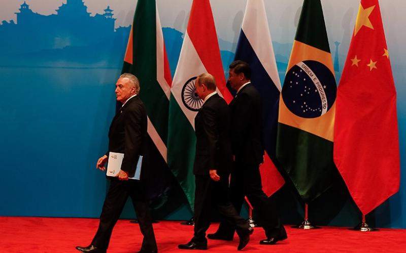Temer caminha isolado dos chefes de Estado da Rússia e China: crença de que a austeridade vai produzir resultados positivos Foto: Beto Barata / PR
